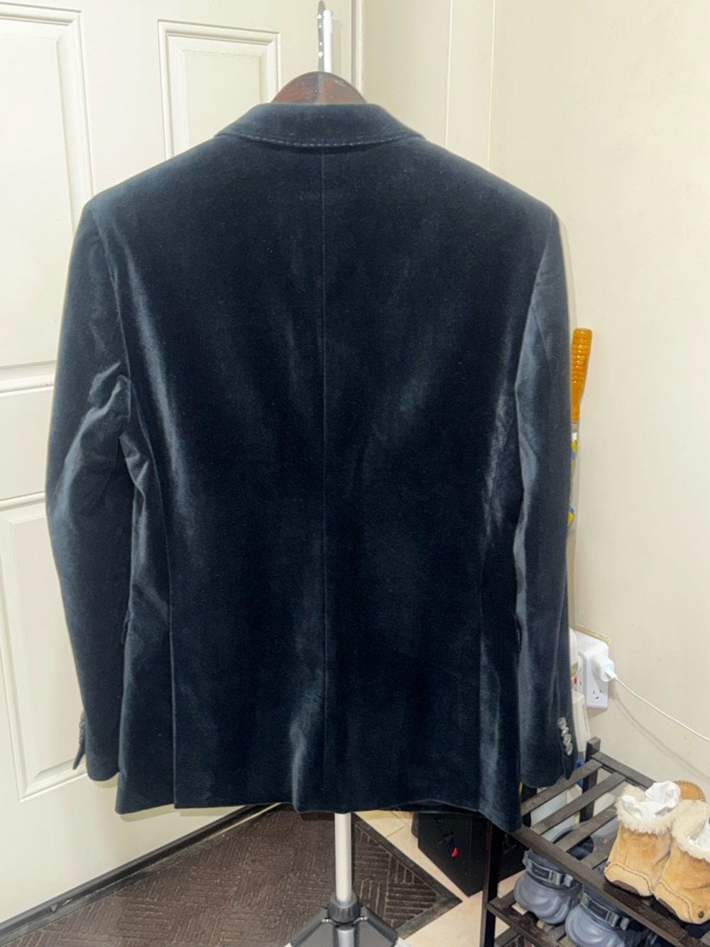 Elie Tahari I Men’s I Blazer I Velvet I Dinner I Peak Lapels I Side Vents - Picture 4 of 11